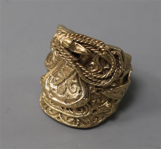 A 9ct gold Arab saddle ring, size L.